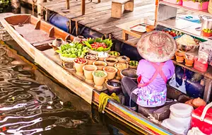 Damnoen Saduak Floating Market and Maeklong Railway Guided Tour